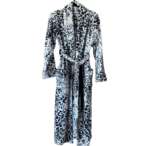 Soma Intimates & Sleepwear Soma Snow Leopard Long Robe Black And